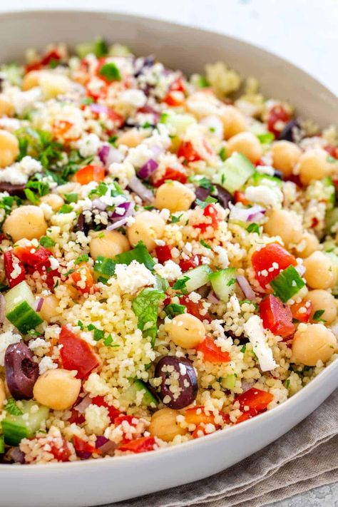 Couscous Mediterranean, Lemon Herb Dressing, Mediterranean Couscous Salad, Couscous Salad Recipes, Mediterranean Couscous, Semolina Pasta, Herb Dressing, Couscous Salat, Resep Salad