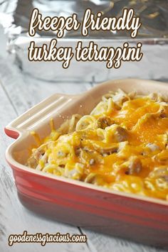 Freezer Friendly Turkey Tetrazzini- Make two-- one for dinner and one to freeze for later! Tuna Tetrazzini, Turkey Tetrazzini, Turkey Cutlets, Turkey Leftovers, Recipe Thanksgiving, Chicken Tetrazzini, Favorite Casseroles, Crockpot Turkey, Holiday Turkey