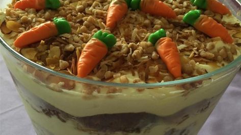 Carrot cake trifle made with vanilla pudding, toasted almonds and coconut, and toffee bits is a fun twist on the traditional carrot cake. Carrot Cake Trifle, Carrot Recipes Dessert, Cake Trifle, Refrigerated Desserts, Carrot Desserts, Jar Recipes, Trifle Dish, Best Carrot Cake, Trifle Desserts