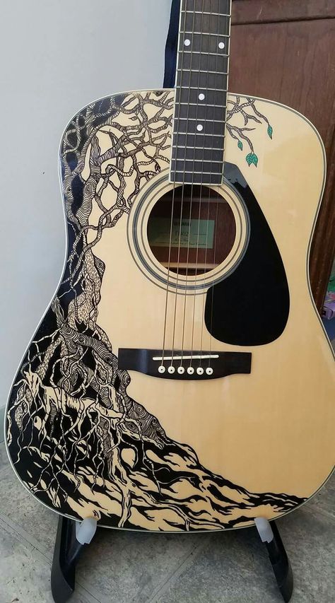 Drawings On Guitars Ideas, Painting On Electric Guitar, Hand Painted Electric Guitar, Guitar Body Design, Cool Acoustic Guitar Designs, Drawing On Guitar Ideas, Electric Guitar Painting Ideas, Custom Guitar Paint, Drawing On Guitar