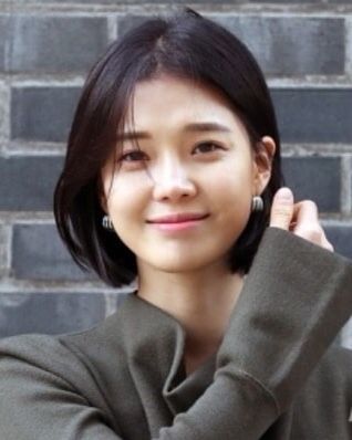 Square Bob Haircut, Lim Semi, Korean Bob Haircut, Square Bob, Asian Bob Haircut, Korean Bob, Bob Hairstyle Ideas, Bob Haircut For Round Face, Inspiring Pictures