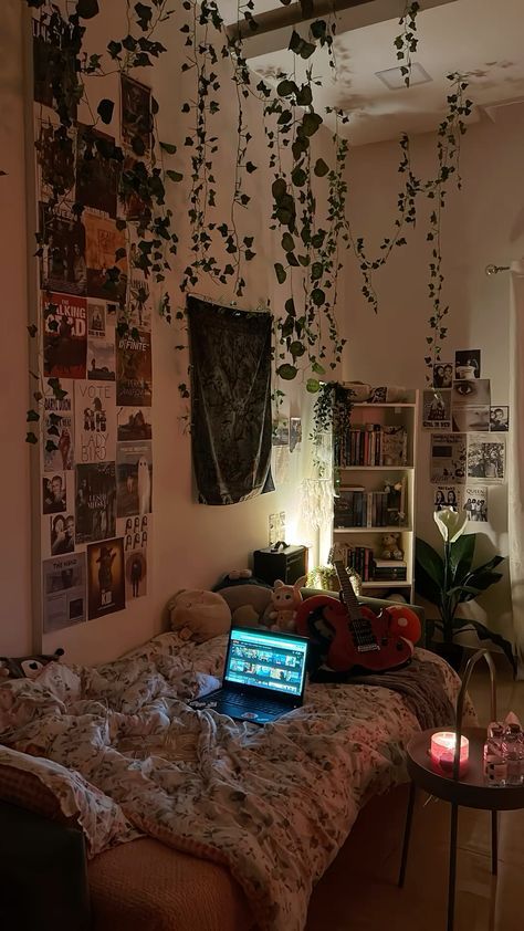 #clothesrack #aestheticroom #bedroomaesthetic #caboodles #livethelittlethings #thatsdarling #darlingescape #darlingmovement #thehappynow #cozytime Dorm Room Ideas Grunge, Camera Grunge, Grunge Room Ideas, Rock Room, Grunge Bedroom, Dream Bedroom Inspiration, Chill Room, Room Redesign, Grunge Room