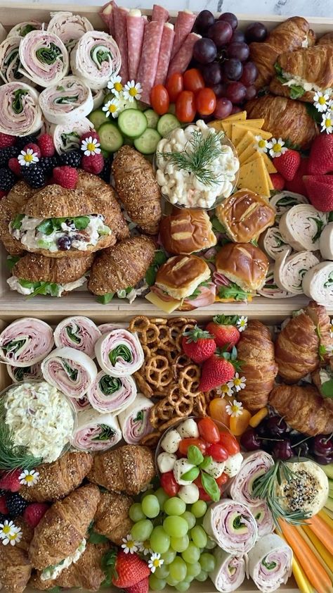 Charcuterie With Sandwiches, Charcuterie Board With Sandwiches, Charcuterie Board Sandwiches, Lunch Spread For Guests, Baby Shower Lunch Food, Sandwich Charcuterie Board Ideas, Kampers Kitchen, Sandwich Charcuterie Board, Wedding Sandwiches