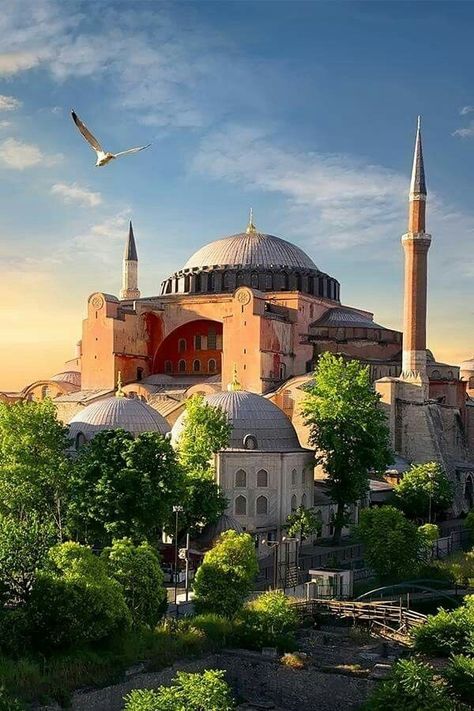 Photo Course, Table Top Photography, Byzantine Architecture, Turkey Tour, Mosque Art, Islamic Wallpaper Hd, Turkey Destinations, Cathedral Architecture, Blue Mosque