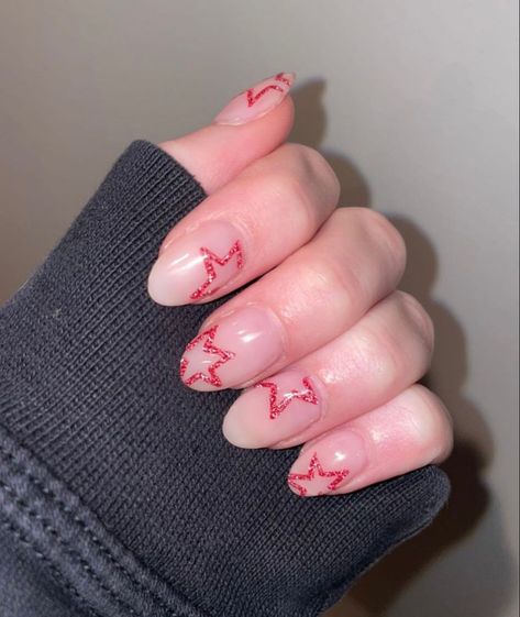 Spring Nails Stars, Star Outline Nails, Red Star Makeup, Nails With Red Stars, Christmas Nails Stars, Red Stars Nails, Sparkly Star Nails, Red Nails With Stars, Star Glitter Nails