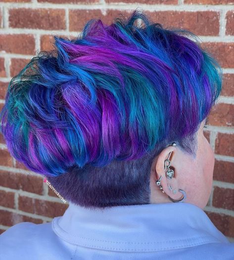 Galaxy Short Hair, Galaxy Hair Color Short, Hair Color Pixie Cut, Galaxy Hair Color, Bright Blue Hair, Very Short Pixie Cuts, Vivid Hair, Cute Pixie Cuts, Funky Hair