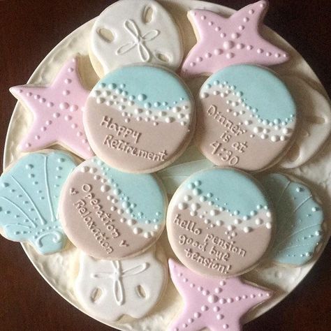 Beach Retirement Cookies, Retirement Decorated Cookies, Retirement Cookies Ideas, Round Cookies Decorated, Retirement Cookies Decorated, Retirement Sugar Cookies, Embroidery Cookies, Retirement Cookies, Fish Cookies