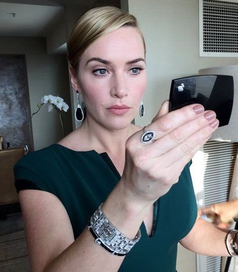 ^-^ on Twitter: "kate winslet's ig when… " Jillian Dempsey, Kate Winslate, Leo And Kate, Describe Her, Star Makeup, Red Carpet Look, Sag Awards, Kate Winslet, Film Awards