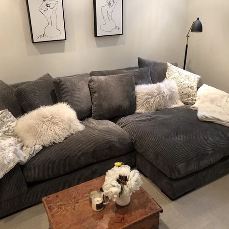 Sofa Futon, Primark Home, Couches Living, Apartment Decorating Living, First Apartment Decorating, Deco Studio, Living Room Decor Cozy, Living Room Decor Apartment, Living Room Inspo