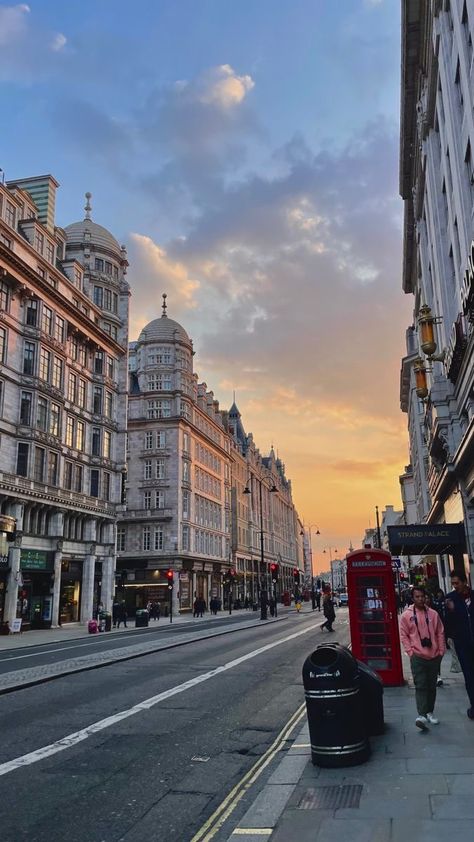 Sunset In London, London Pink Aesthetic, Life In London Aesthetic, London Aesthetic Summer, London Uk Aesthetic, London Summer Aesthetic, London City Aesthetic, London Aesthetic Wallpaper, Living In London Aesthetic