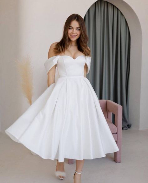 Wedding Dress Civil Ceremony, Wedding Dress Tea Length, Simple Wedding Dress Short, Minimalist Wedding Dress, Short Wedding Gowns, Vintage Wedding Dress Boho, Wedding Dress Simple, Courthouse Wedding Dress, Vintage Boho Wedding