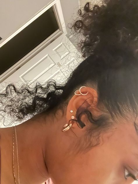 Ear Peircings, Piercings Ideas, Cute Nose Piercings, Divine Feminine Energy, Cool Ear Piercings, Pretty Ear Piercings, Cool Piercings, Cute Ear Piercings, Cute Piercings