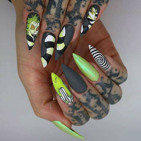 Games Halloween, Black Halloween Nails, Horror Nails, Nail Art Halloween, Holloween Nails, Halloween Acrylic Nails, Cute Halloween Nails, Stiletto Nail Art, Pumpkin Nails