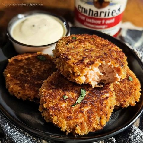 Southern Fried Salmon Patties - Quick & Delicious Recipe - My Home Made Recipe Southern Fried Salmon Patties, Fried Salmon Patties Recipe, Salmon Patty Recipe, Best Salmon Patties, Salmon Patty, Fried Salmon Patties, Cornmeal Recipes, Quick Dinner Options, Patty Recipe