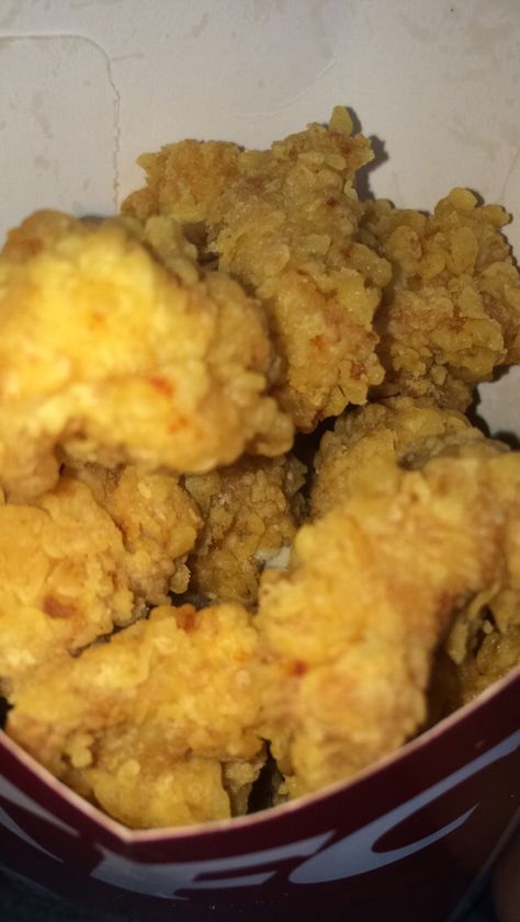 Kfc Popcorn Chicken, Tiny Shirts, Chicken Popcorn, Story Snapchat, Kfc Chicken, College Motivation, Drink Aesthetic, Food Aesthetics, Popcorn Chicken