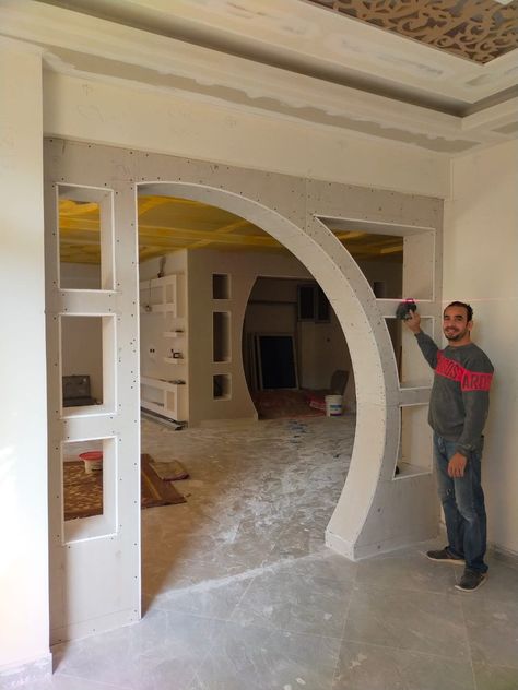 Hall Arch Design House Modern, Modern Arch Designs For Hall, Arch Partition Design, Rigips Ideas, Arch Design Living Room Modern, Hall Arch Design House, Arch Design Living Room With Cement, Room Arch Design, Simple Arch Design For Hall