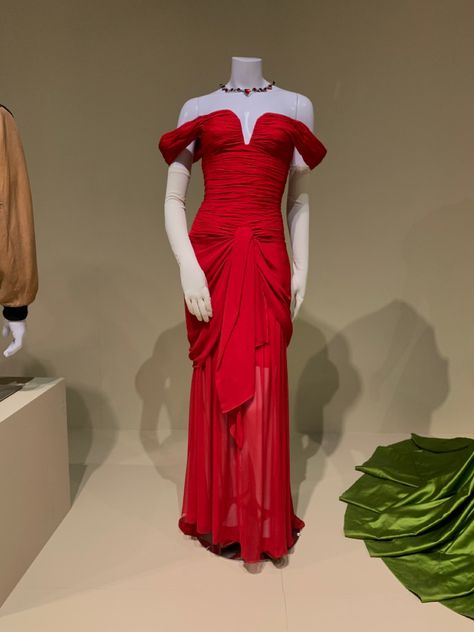 Red dress pretty woman julia roberts vivan ward rodeo drive pretty woman aesthetic Pretty Woman Opera Dress, Pretty Woman Fashion, Movie Dresses, Pretty Woman Dress, Pretty Women Outfits Movie, Red Dress In Movies, Pretty Woman Dress Movie, Pretty Woman Outfit, Julia Roberts Pretty Woman