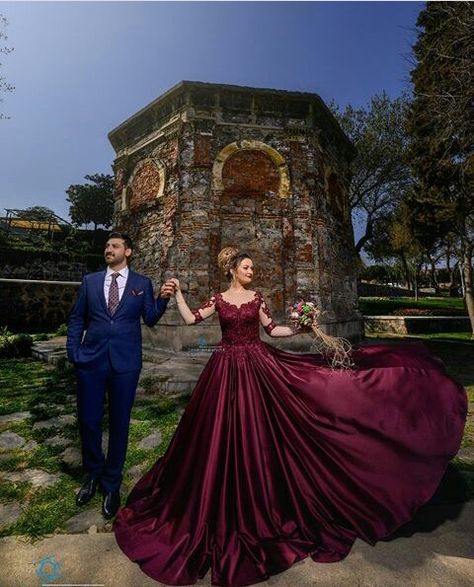 Poz Long Gown Pre Wedding Shoot, Long Gown Couple Photoshoot, Frock Photos, Bride Collection, Prewedding Ideas, Pre Wedding Photoshoot Props, Pre Wedding Photoshoot Outfit, Wedding Photoshoot Props, Pre Wedding Shoot Ideas