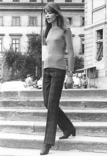 Francoise Hardy Style, 60s Winter Fashion, French Winter Fashion, 60s Pants, Late 60s Fashion, 60s Outfits, Beatnik Style, 60s 70s Fashion, Francoise Hardy