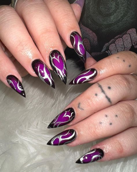 Purple Stiletto Nails, Gold Stiletto Nails, Matte Stiletto Nails, Blue Stiletto Nails, Stiletto Nail Designs, Holographic Nail Powder, Black Stiletto Nails, April Nails, Purple Nail Designs