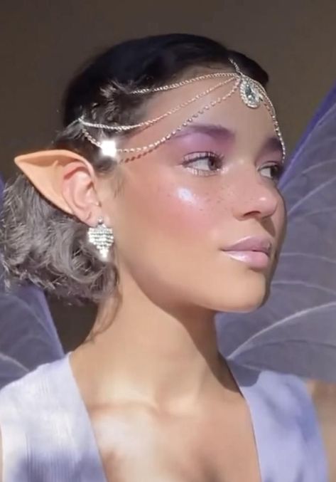 fairy aesthetic #halloweendecoration #halloween #halloweenideas Fairy Costume Aesthetic Makeup, Cool Fairy Costume, Cosplay Fairy Costume, Fairy Garden Costume Halloween, Fairy And Elf Costume, Fairy Hair Jewelry, Winx Fairy Makeup, Air Fairy Makeup, Fairy Halloween Costume Makeup