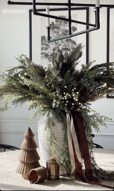 Holiday Vase Decor, Large Christmas Vase Arrangements, Christmas Floor Vase Ideas, Modern Christmas Arrangements, Modern Christmas Table Centerpieces, Winter Floral Centerpieces, Christmas Vase Decor, Christmas Vase Arrangements, Christmas Pampas