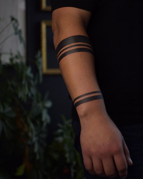 Tattoo Designs For Hand, Maori Tattoo Arm, Black Band Tattoo, Stripe Tattoo, Tattoo Art Design, Tattoo Homme, Band Tattoos For Men, Black Line Tattoo, Tattoo Design For Hand