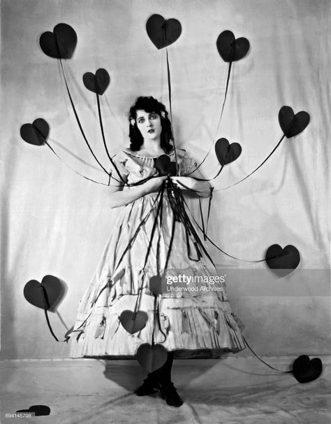 News Photo : Portrait of American actress Jacqueline Logan as... Old Photography, My Funny Valentine, Arte Inspo, Photo Vintage, Silent Film, Vintage Valentines, Pics Art, Photography Inspo, Vintage Photography