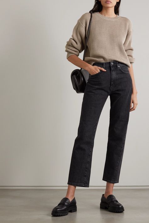 Black Jeans With Loafers Outfit, Fall Workwear Outfits, Jeans And Jumper Outfit Casual, Lug Sole Loafers Outfit Work, Minimal Style Aesthetic, Tan Loafer Outfits Women, Black Suede Loafers Outfit Women, Black Jeans And Loafers Outfit, Loafers Outfit 2023