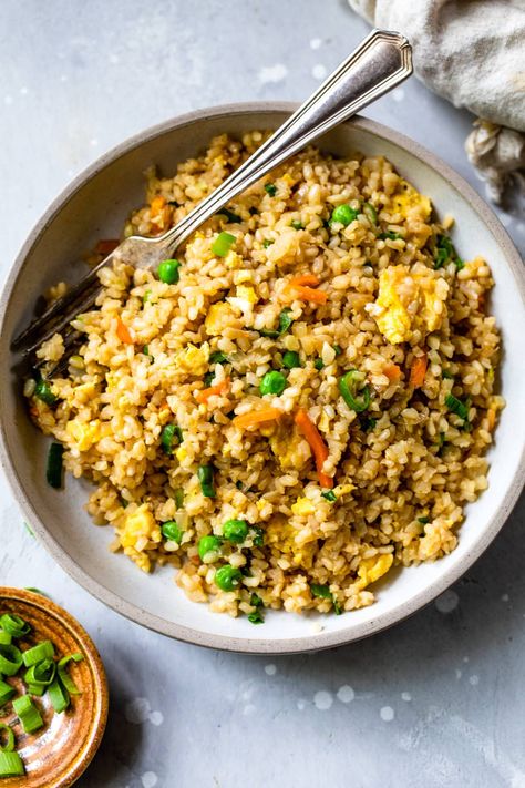 Brown fried rice is a wholesome and nutritious twist on the classic fried rice dish and easy to make. Add your favorite protein to make it a meal! #brownrice #sidedish #friedrice #asian #healthyrecipes #wholegrains Cooking Vegetarian, Vegan Paleo Recipes, Fried Brown Rice, Lunch Appetizers, Skinnytaste Recipes, Hidden Veggies, Rice Dish, Foods Recipes, Skinny Taste Recipes