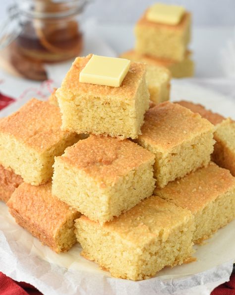 A Keto Almond Flour Cornbread recipe with a delicious crumbly bread texture and real corn flavor but only 1.7 g net carbs serve. Bonus, this is a gluten free cornbread with almond flour suitable for everyone intolerant to gluten. Cornbread With Almond Flour, Almond Flour Cornbread, Corn Flour Bread, Traditional Cornbread Recipe, Bread Texture, Keto Cornbread Recipe, Low Carb Cornbread, Keto Cornbread, Make Almond Flour