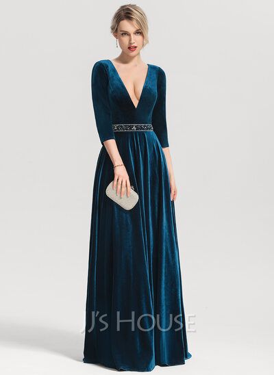 Gala Gown, Hijabista Fashion, Velvet Evening Dress, Heavy Dresses, Groom Photography, Velvet Dress Designs, Designer Party Dresses, Soiree Dress, Engagement Dress