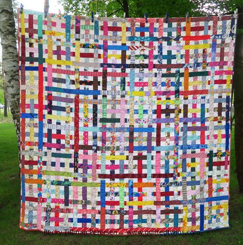 "Simply Woven" - a free Moda pattern Woven Quilt Pattern, Woven Quilt, Arrow Fabric, Red And Pink Roses, Plaid Quilt, Scrap Quilt Patterns, Jellyroll Quilts, Strip Quilts, My Sewing Room