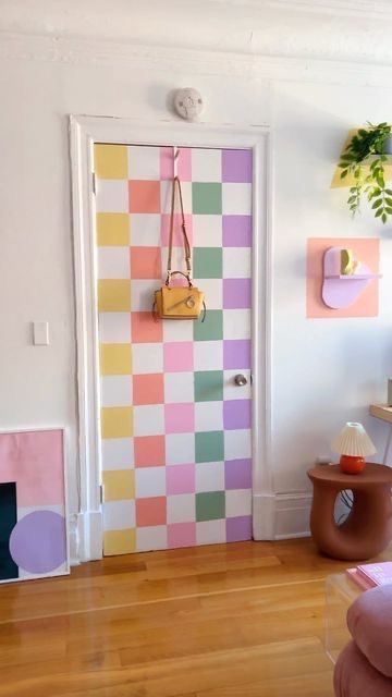 Lines On Wall Design, Walls Ideas Painting, Pop Art Bedroom Interior Design, Cute Painted Walls, Maximalist Door, Maximalist Wall Paint, Cute Door Painting Ideas, Checkered Wall Paint, Checkered Accent Wall