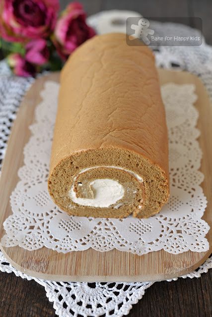 Mocha Roll Cake Recipe, Carrot Roll, Coffee Swiss Roll, Asian Bread, Swiss Roll Cakes, Bolu Gulung, Swiss Rolls, Kawaii Sweets, Roll Cakes