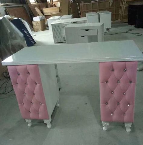 Plastic Drawer Makeover, Pink Nail Salon, Nail Room Ideas, Beauty Nail Salon, Nail Salon Interior, Nail Salon Furniture, Home Hair Salons, Nail Desk, Nail Table