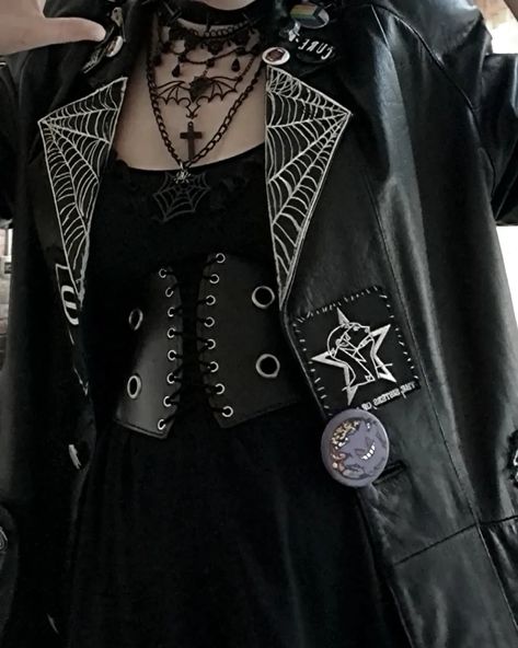 Gothic Spidersona, Trad Goth Jacket, Goth Diy Jacket, Trad Goth Diy, Trad Goth Accessories, Trad Goth Art, Trad Goth Outfit Ideas, Trad Goth Clothes, Vampire Clothing Aesthetic