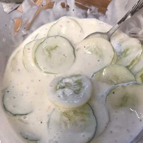 Hungarian Cucumber Salad, Creamed Cucumber Salad, Cucumber Onion Salad, Cucumber Salad Vinegar, German Cucumber Salad, Easy Cucumber Salad, Vinegar Cucumbers, Creamed Cucumbers, Creamy Cucumber Salad