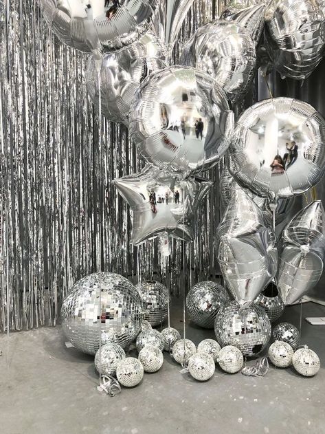 Silver Theme Party Decoration, White Silver Party, Silver Party Decor, Silver Birthday Party, Silver Party Decorations, Silver Balloons, Disco Birthday Party, Disco Party Decorations, Disco Theme