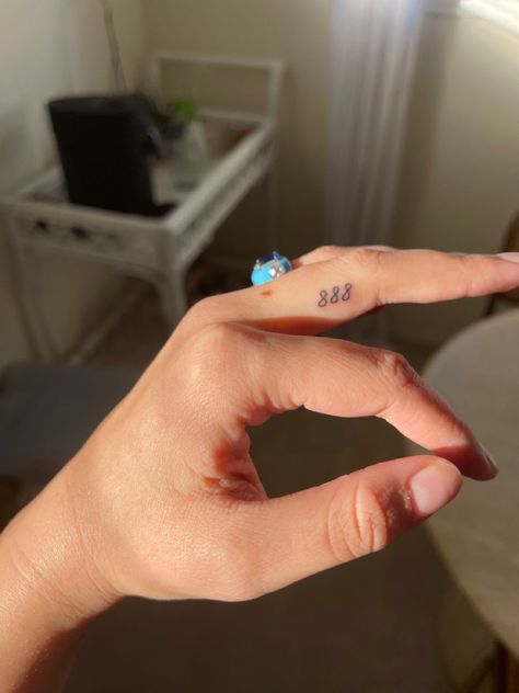 Mini Tattoo On Finger, 888 Tatoos, 888 Finger Tattoo, Birth Year Finger Tattoo, 1111 Finger Tattoo, 999 Finger Tattoo, Year Finger Tattoo, 222 Finger Tattoo, 777 Finger Tattoo