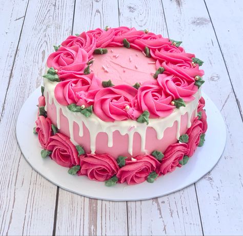 Buttercream Rosettes, Skin Makeup Tutorial, Dark Skin Makeup Tutorial, Mini Pastel, Easter Sweets, Simple Cake Designs, Red Cake, Creative Cake Decorating, Cake Decorating Frosting