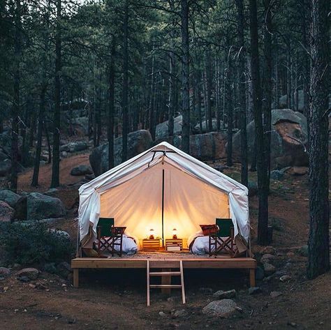 17 Camping Photos That Are Almost Too Dreamy To Be Real Tent In The Woods, Tent Living, Camping Photo, Wall Tent, Canvas Tent, Bell Tent, Camping Life, Camping Experience, Outdoor Life