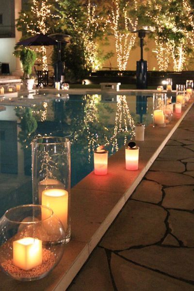 Evening Pool Party Decorations, Pool With Candles, Cocktail Party Outdoor, Poolside Cocktail Party, Poolside Wedding Reception, Pool Party Design, Backyard Wedding Pool, Pool Wedding Decorations, Poolside Wedding