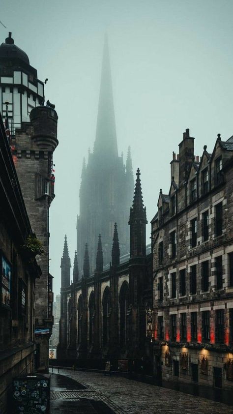 Scotland City, Scotland Aesthetic, October Girl, Castle Aesthetic, Wow Art, Edinburgh Scotland, Aesthetic Dark, Architecture Old, Gothic Architecture