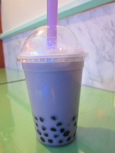 Blueberry Bubble Tea, Purple Bubble Tea, Taro Boba Tea, Boba Taro, Taro Bubble Tea, Taro Boba, Bubble Tea Flavors, Bubble Drink, Bubble Tea Recipe