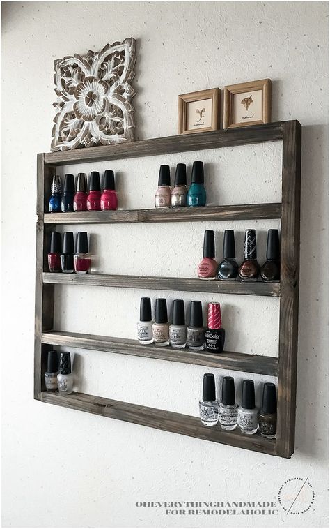 Easy DIY Rustic Wooden Display Shelf #diyproject #shelfie #nailpolish #essentialoils #remodelaholic #build Diy Display Shelves, Shot Glass Display, Diy Organizers, Shelf Diy, Diy Sliding Barn Door, Diy Bathroom Storage, Wood Projects For Beginners, Diy Display, Rustic Storage