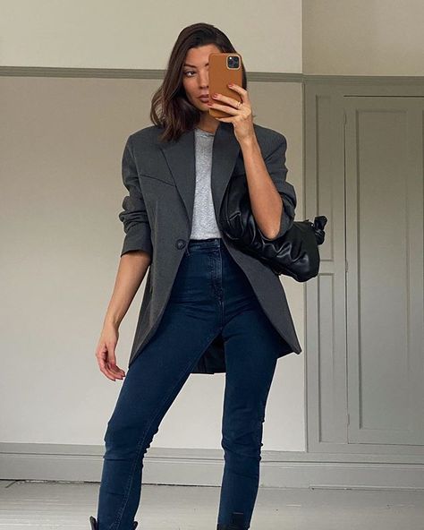 Marianne en Instagram: “Skinny jeans and an oversized blazer, trusty wardrobe essentials via @topshop http://liketk.it/303zQ #liketkit @liketoknow.it #topshopgirls…” Grey Blazer Women, London Chic, Jeans Outfit Spring, Spring Jeans, Lehenga Red, Dress Up Jeans, Business Casual Outfits For Women, Jeans Outfits, Photography Summer