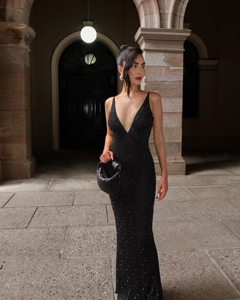 The perfect occasion dress🖤 @iziangus wears the COLMAR embellished plunge neck evening gown in black. Oh Polly Dress, Oh Polly Dresses, Polly Dress, Oh Polly, Colmar, Evening Gown, Occasion Dresses, Evening Gowns, Prom