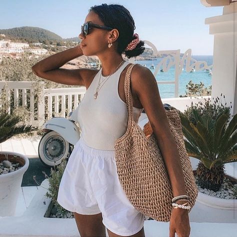 🇲 🇦 🇱 🇻 🇦 🇸 🇦 🇷 🇦 on Instagram: “📸 @amaka.hamelijnck 📌 SUMMER 🐠🌵” Amaka Hamelijnck, Boho Beach Outfit, Europe Summer Outfits, Greece Outfit, Love Percentage, Summer Holiday Outfits, Love Calculator, Europe Outfits, Europe Fashion