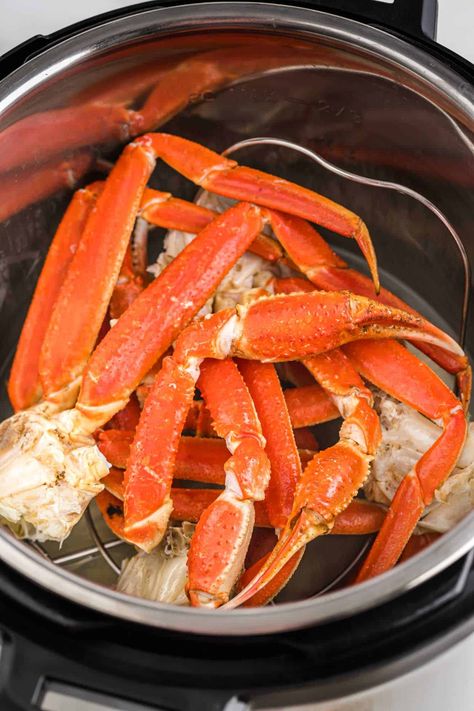 Crab Leg Recipes Boiled, King Crab Legs Recipe, Steamed Crab Legs, Crab Legs On The Grill, Grilled Crab, Legs At Home, Cooking Crab Legs, Cooking Crab, Crab Legs Recipe